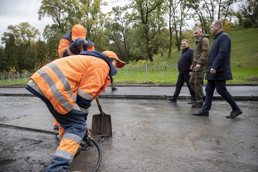У Києві вперше за 65 років оновили Подільський узвіз: коли відкриють рух (фото)